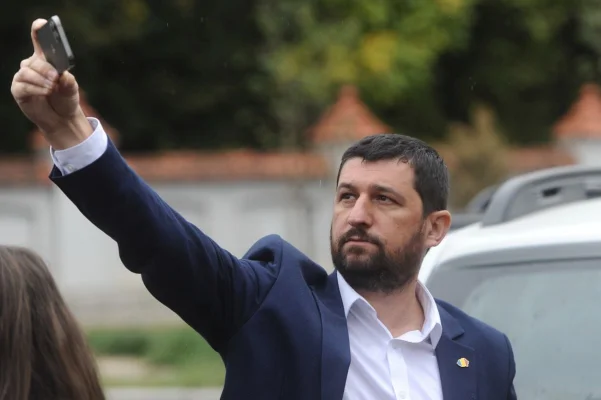 Lider AUR acuză presa din România: „Titluri sincronizate, parte dintr-o rețea de crimă organizată”