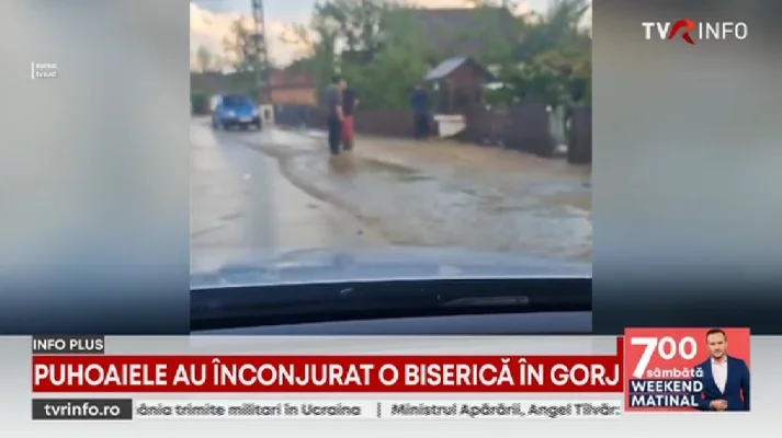 Ploi torențiale în toată țara. În Prahova a fost cod roșu. Podul peste râul Săsar, pe drumul de centură al municipiului Baia Mare, s-a surpat