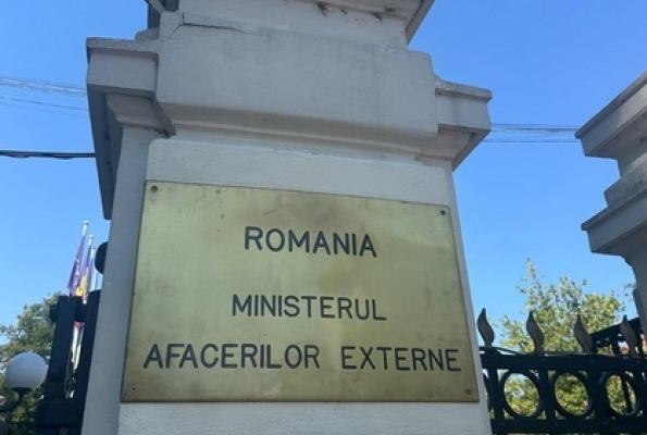 Rețele paralele care țepuiesc românii din Diaspora de milioane de euro. Cer bani pentru servicii consulare gratuite. Avertismentul MAE
