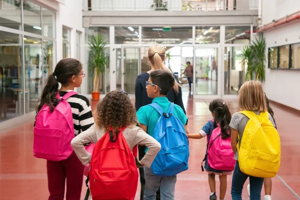 Ministrul Daniel David: În zona de curriculum, trebuie să predăm mai puțin, dar mai relevant. Numărul de ore ar trebui să nu iasă din logica unei medii la nivel european