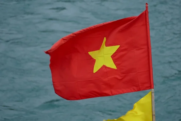 Trei bărbaţi acuzaţi că au criticat guvernul din Vietnam pe canalul lor de YouTube au fost arestaţi