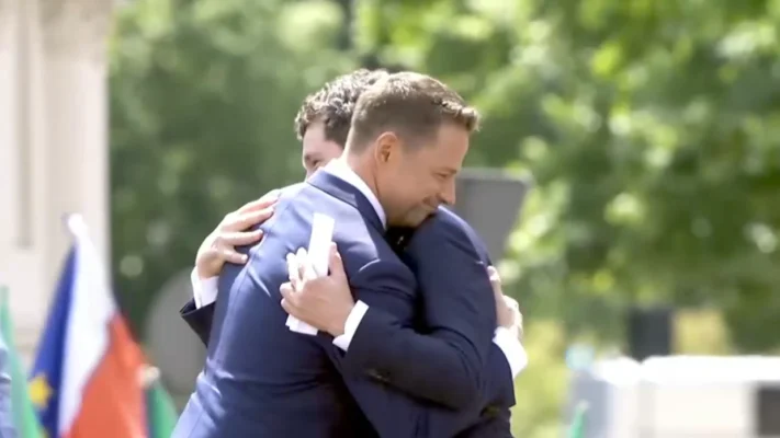 Nicușor Dan, aclamat de zeci de mii de oameni la marșul de susținere al candidatului pro-european: ”Credeți în victoria voastră”