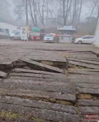 Clădire a Primăriei Botoșani, ameninţată de surpare din cauza unui șantier | Monitorul de Botoșani
