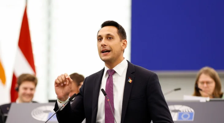 „Miroase a anticipate. Partidele vechi nu pot controla un președinte care nu le răspunde la comenzi”. Argumentația lui Vlad Gheorghe