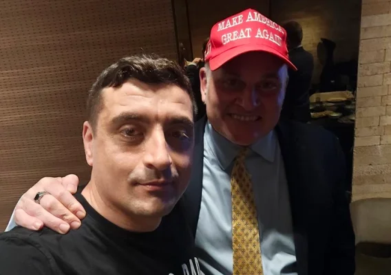 Cu cine a sărbătorit candidatul AUR rezultatele din turul întâi. „O cursă Simion-Dan este cea mai bună variantă pentru el. La fel ca Trump vs. Kamala”