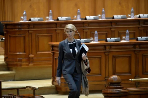 Un nou circ în Parlament cu replici acide din AUR, POT și SOS. Cine sunt doamnele care au dat tonul
