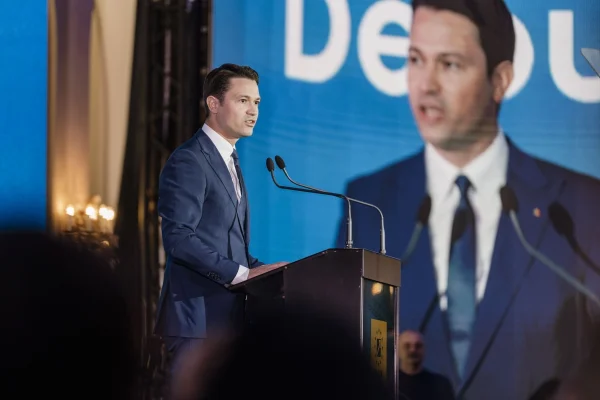 Scandal politic înainte de Guvern: PNL taie scurt ideea guvernării 'în două schimburi'. Sighiartău: 'Discuția e complet greșită!'
