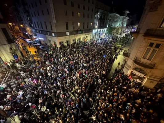 Analiză
        Cum unim cele două Românii. Sociolog: „Să nu creadă cineva că s-a câștigat războiul. S-a câștigat doar o bătălie”