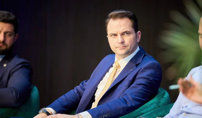 Sebastian Burduja, ținta glumelor pe internet după ce i-a întrebat pe români cât plătesc factura la curent: „Nu eşti la zi cu realitatea”
