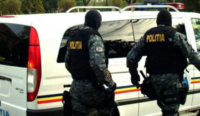 Patru funcționari, cercetați în dosarul rețelei de fabricare a identități false pentru străini