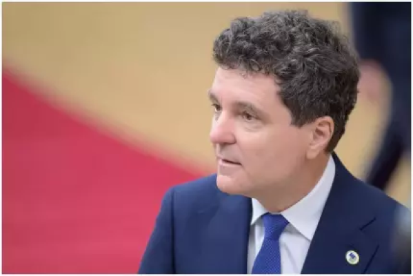 Nicuşor Dan a sesizat la CCR legea privind distribuirea online de materiale fasciste, legionare și antisemite