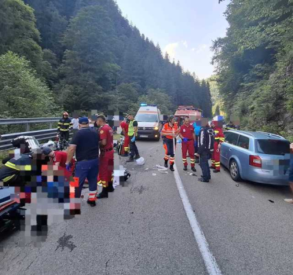 UPDATE - Accident cu mai multe motociclete pe Transalpina / Trafic blocat / Au fost alertate două elicoptere SMURD / Un argentinian şi un maghiar au murit / O femeie, rănită