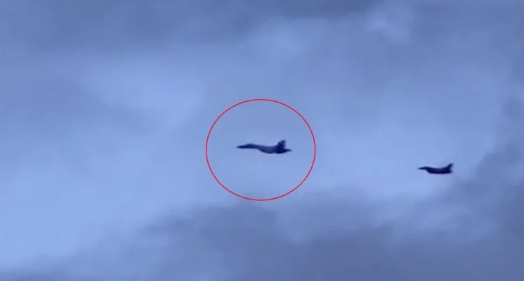 „E o scaladare dramatică”. Un avion rusesc de luptă protejează o navă din „flota fantomă”. Este prima dată când se întâmplă așa ceva