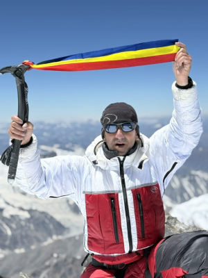 Alpinistul Horia Colibăşanu a coborât în siguranţă de pe Nanga Parbat - 8.125 metri şi a ajuns  la Chilas, în Pakistan, unde au fost 46 de grade Celsius: După o lună de munte, cort şi dimineţi cu mâinile îngheţate, am ajuns brusc în... cuptor