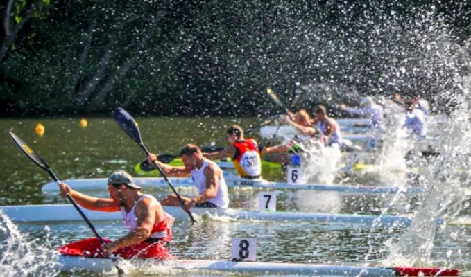 Federația de Kaiac canoe a rămas fără bani. Le cere sportivilor să meargă la competiții pe banii lor