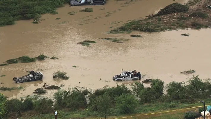 Inundaţii catastrofale în Texas, soldate cu cel puţin 11 morţi / A plouat 150 de litri pe metru pătrat în câteva ore