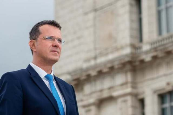 Moşteanu: Vom crea un cadru pentru încă o formă de voluntariat militar, voluntari în termen/ Vor fi nişte sesiuni de pregătire de patru luni de zile şi apoi va fi o nouă parte de rezervă pentru Armata Română, pentru că partea de rezervişti a îmbătrânit