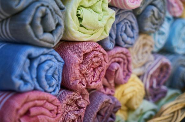 Poate moda „curată” să performeze? Brandurile sustenabile renunță la chimicalele toxice în favoarea alternativelor eco