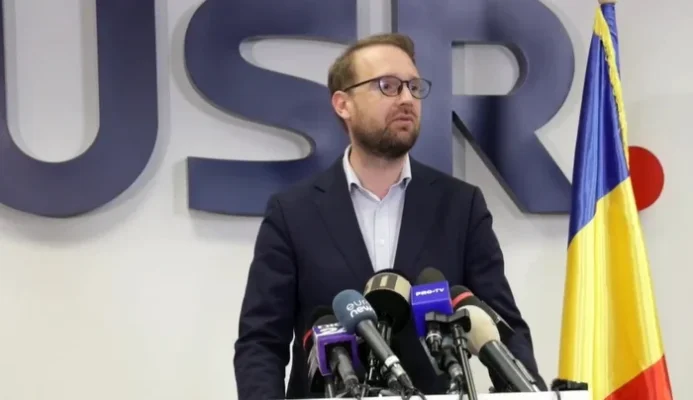 Video
        Cine sunt foștii miniștri din USR care ar putea intra în cursa pentru Primăria Capitalei. Dominic Fritz: „Sunt colegi excelenți”