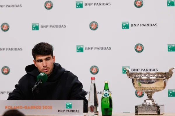 Campionul de la Roland Garros nu-și prezintă trofeul fanilor, în Place de la Concorde. Carlos Alcaraz a  a fost nevoit să părăsească Parisul