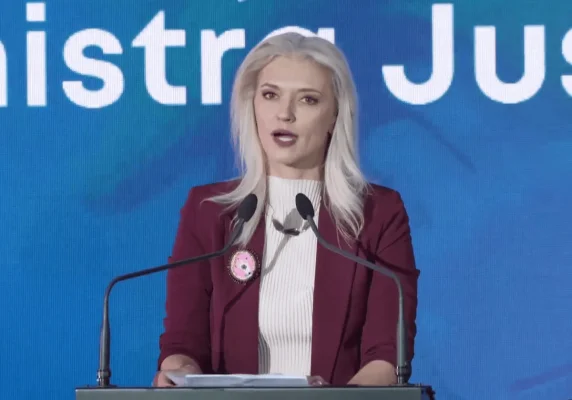 Fostul ministru al Justiției Alina Gorghiu a depus actele pentru schimbarea legii după uciderea Teodorei Marcu