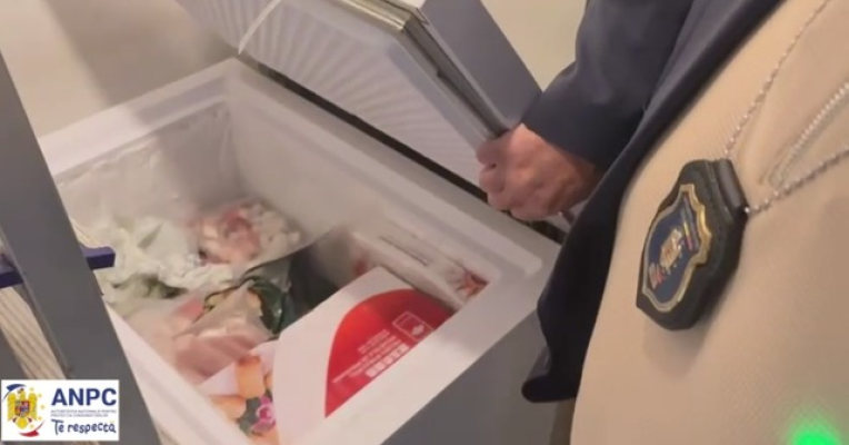 Comisarii ANPC au controlat din nou un restaurant chinezesc din Bucureşti pe care îl închiseseră acum câteva zile şi au intrat într-un depozit unde le fusese refuzat accesul / Produse expirate, gândaci şi pereţi murdari, în incinta respectivă VIDEO