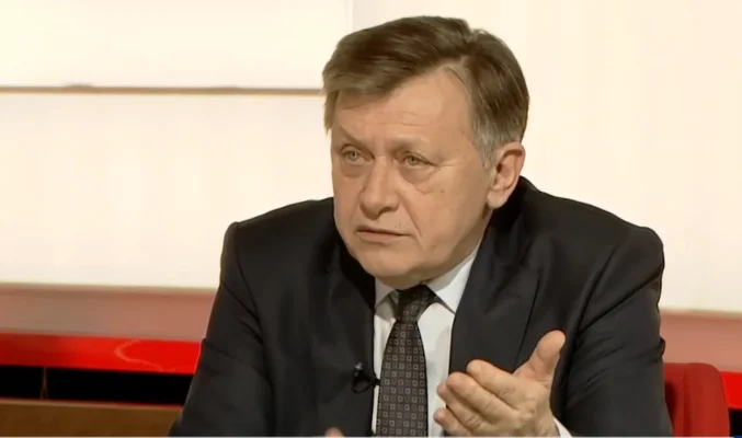 Ce a întâlnit Antonescu mai des în politică: nepotism sau amantlâc