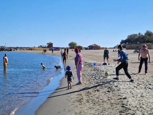 ONG Mare Nostrum: Litoralul românesc, mai mult plastic decât scoici / Cea mai mare cantitate de deșeuri este la Constanța, Eforie și Năvodari / Cela mai curate plaje: Corbu, Saturn și Edighiol