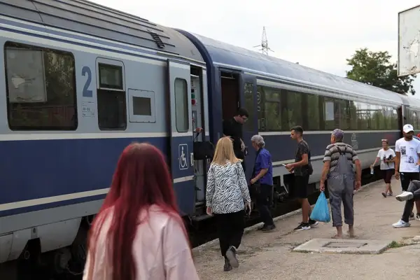 Sindicalişti CFR: Viteza medie cu care circulă trenurile de călători în România este de 44 km/h / Guvernul actual va transforma transportul pe calea ferată din România într-un haos de nedescris