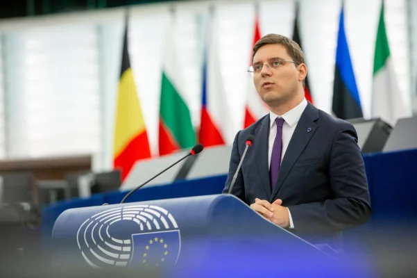 Victor Negrescu: Vot final în Parlamentul European: Am obţinut un sprijin larg pentru salvarea proiectelor din PNRR / Acum este momentul ca Europa să demonstreze că nu lasă în urmă proiectele esenţiale
