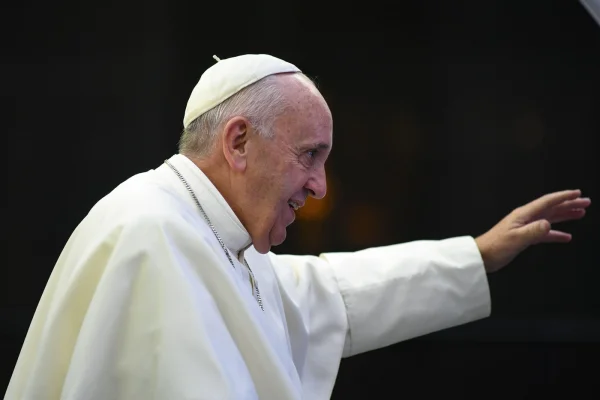 Prima oară în jumătate de secol: Vaticanul întârzie pregătirile. Lipsesc comenzile pentru veșmintele noului papă