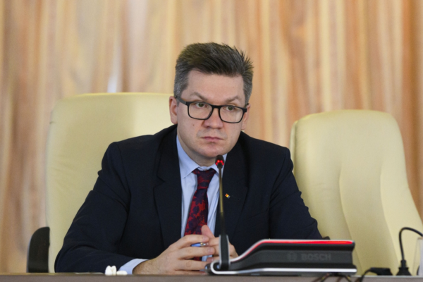 "Un bădăran misogin". Mihail Neamțu, pus la punct de o senatoare PSD după derapajul la adresa Oanei Țoiu. "Aere de intelectual cu gândire de grotă"