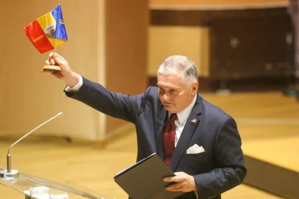 Adrian Zuckerman, fost ambasador al SUA, despre viitorul premier: "Ar fi o greșeală enormă, enormă, ca să nu îl pună pe domnul Bolojan"