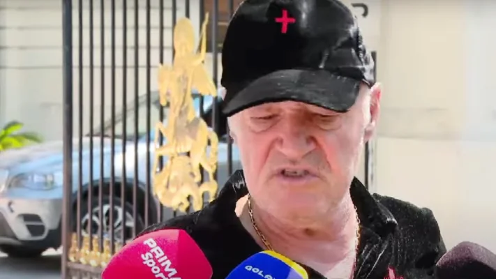 Vocea lui Becali, considerată „deranjantă”. Patriarhia i-a interzis cântarea la strană