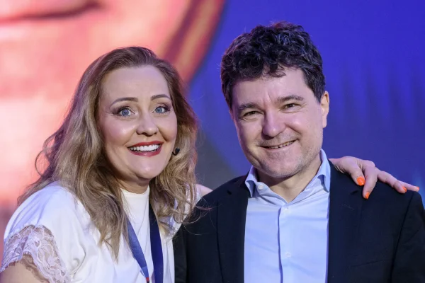 Elena Lasconi îl atacă pe Nicușor Dan: „Sistemul l-a băgat în față. E candidatul PNL”