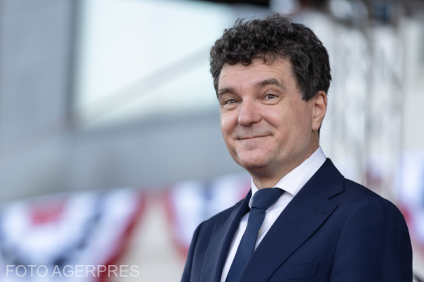 BREAKING NEWS 	Nicușor Dan atacă la Curtea Constituțională legea care modifică regimul interzicerii organizațiilor și simbolurilor fasciste și antisemite