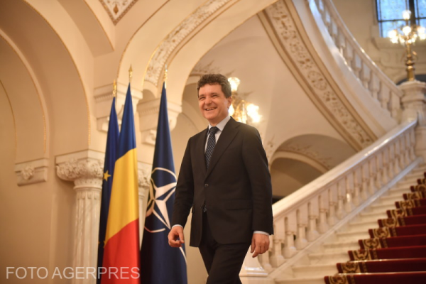 Nicușor Dan a crescut în funcție, dar a pierdut la salariu. Cât câștigă acum ca președinte al României