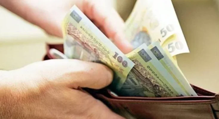 Economiștii avertizează că tăierea sporurilor este foarte periculoasă: Va determina plecarea din instituții a oamenilor buni și rămânerea loazelor