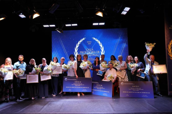 Câștigătorii campaniei „Liga Profesorilor Excepționali”, premiați de Fundația Dan Voiculescu pentru Dezvoltarea României