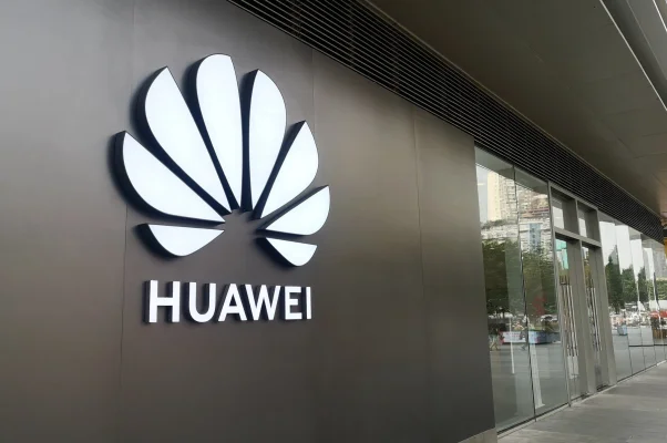 Autoritățile belgiene au instalat microfoane pe stadionul de fotbal al echipei Anderlecht pentru a-i supraveghea pe reprezentanții companiei chineze Huawei care încercau să corupă parlamentari europeni