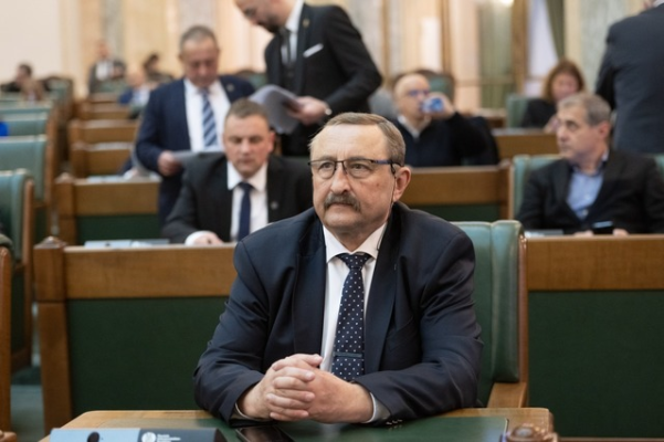 Dan Caşcaval, senator PSD şi rector al Universităţii ”Gheorghe Asachi” din Iaşi: Nu înţeleg de ce printre primele măsuri anunţate sunt tocmai bursele studenţilor. Încă se poate purta un dialog, dar nu în stradă