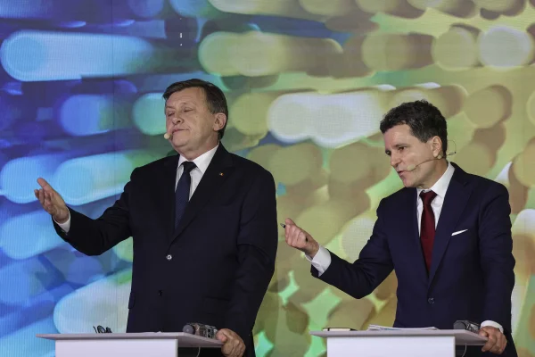VIDEO O dezbatere electorală de 195 de minute: cum s-a împărțit timpul între cei trei candidați. Unul a vorbit cu câteva minute mai mult decât ceilalți