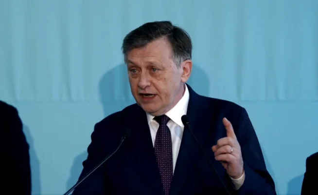 Crin Antonescu, mesaj „anti-Green Deal” pentru Bruxelles: „Nu îmi pot ţine cetăţenii în frig şi întuneric, doar ca să fim verzi”