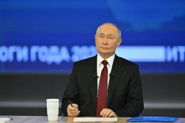 Marea Britanie va lansa o „armată” de hackeri împotriva lui Putin „Tastatura a devenit o armă de război”