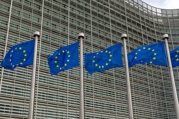 Financial Times: Noua strategie a UE privind securitatea internă oferă puteri SPORITE pentru organele legii, ACCES la comunicații și la date bancare
