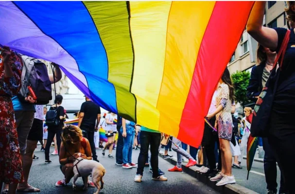 Comunitatea LGBT din Oradea anunță intenția de a organiza un marș Pride, după ce precedentele încercări au eșuat. Activiștii au acuzat în trecut primăria