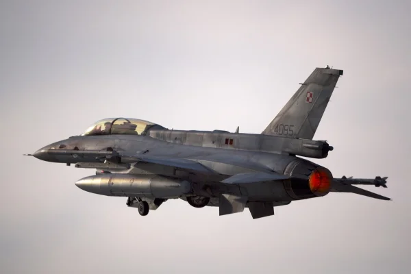 Pilotul ucrainean al unui avion F-16 a fost ucis în timpul unui atac nocturn al Rusiei cu drone şi rachete