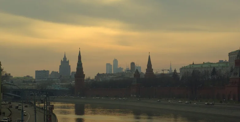 Rusia „condamnă ferm” atacul Israelului împotriva aliatului său, Iranul / Experții nu cred că Moscova se va grăbi să ia apărarea Teheranului