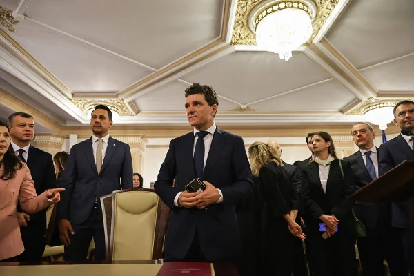 Cine transmite la TV ceremonia de învestire a noului președinte ales, Nicușor Dan