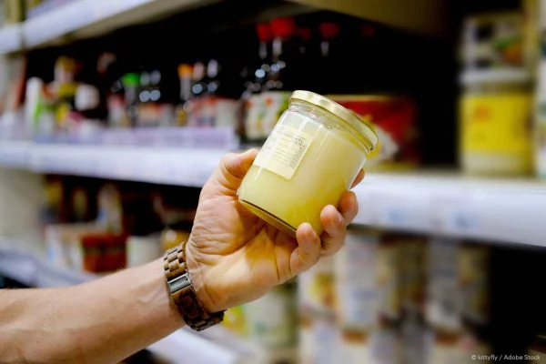 Europarlamentarul Dan Motreanu: Parlamentul European a adoptat reguli noi privind standardele de comercializare pentru produse precum mierea, sucurile de fructe sau gemul